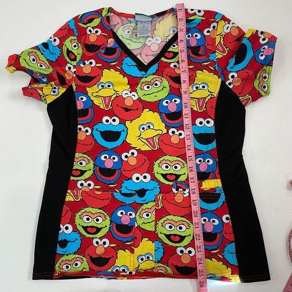 Sesame Street Scrub Top Elmo Big Bird Cookie Monster Oscar Size M - Picture 6 of 9